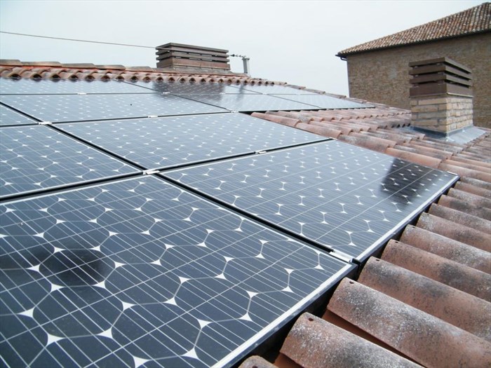 Fotovoltaico su tetto, dal 24 novembre sotto ai 20 kW basterà il Modello Unico